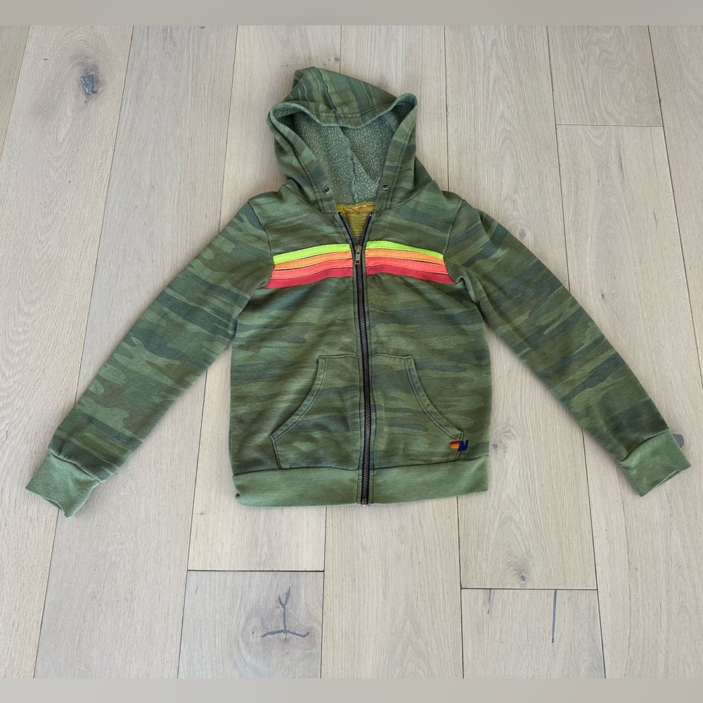 Aviator Nation KIDS size 10
Zip up hoodie
Camo with stripes